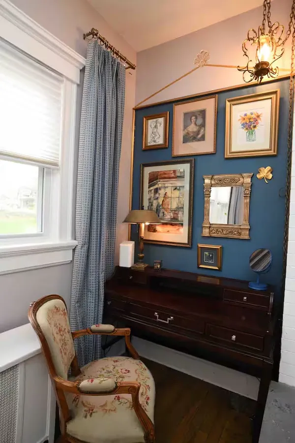 The Gallery Room interior at 48 Vauxhall B&B